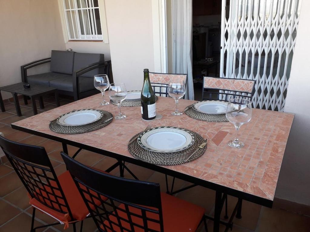 Duquesa Fairways, A Spacious Apartment With Fabulous Views And Facilities Manilva Exterior foto